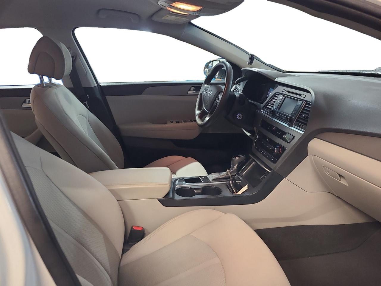 2015 Hyundai Sonata 2.4L GL - Photo #16