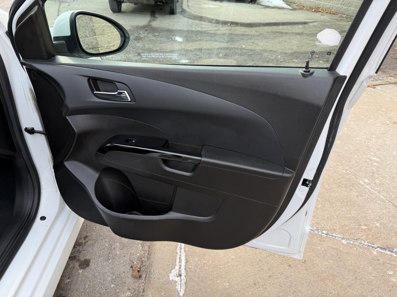 2017 Chevrolet Sonic LT - LOW KM, AUTO, SUNROOF, HEATED SEATS, B/U CAM! Photo