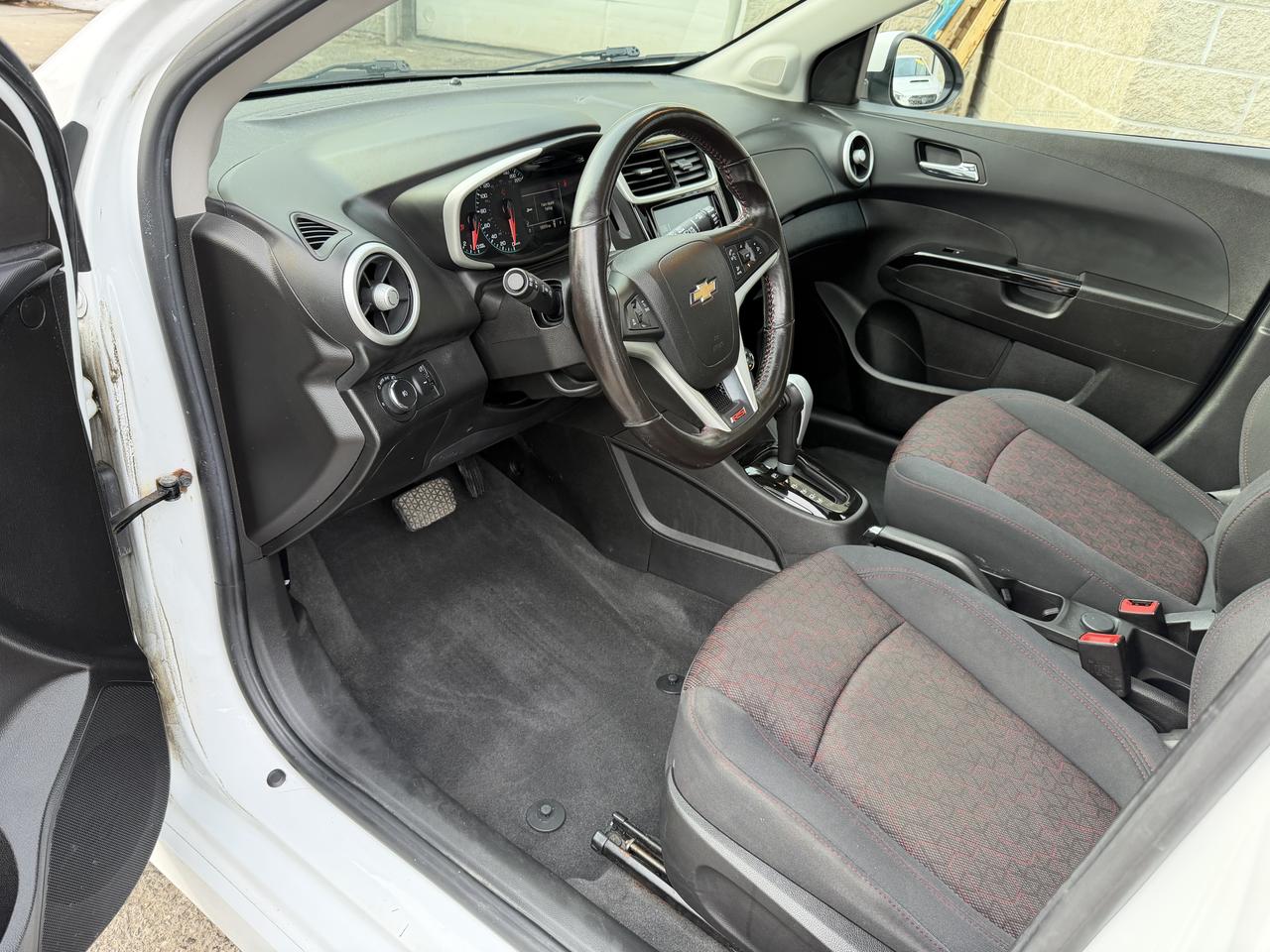 2017 Chevrolet Sonic LT - LOW KM, AUTO, SUNROOF, HEATED SEATS, B/U CAM! Photo