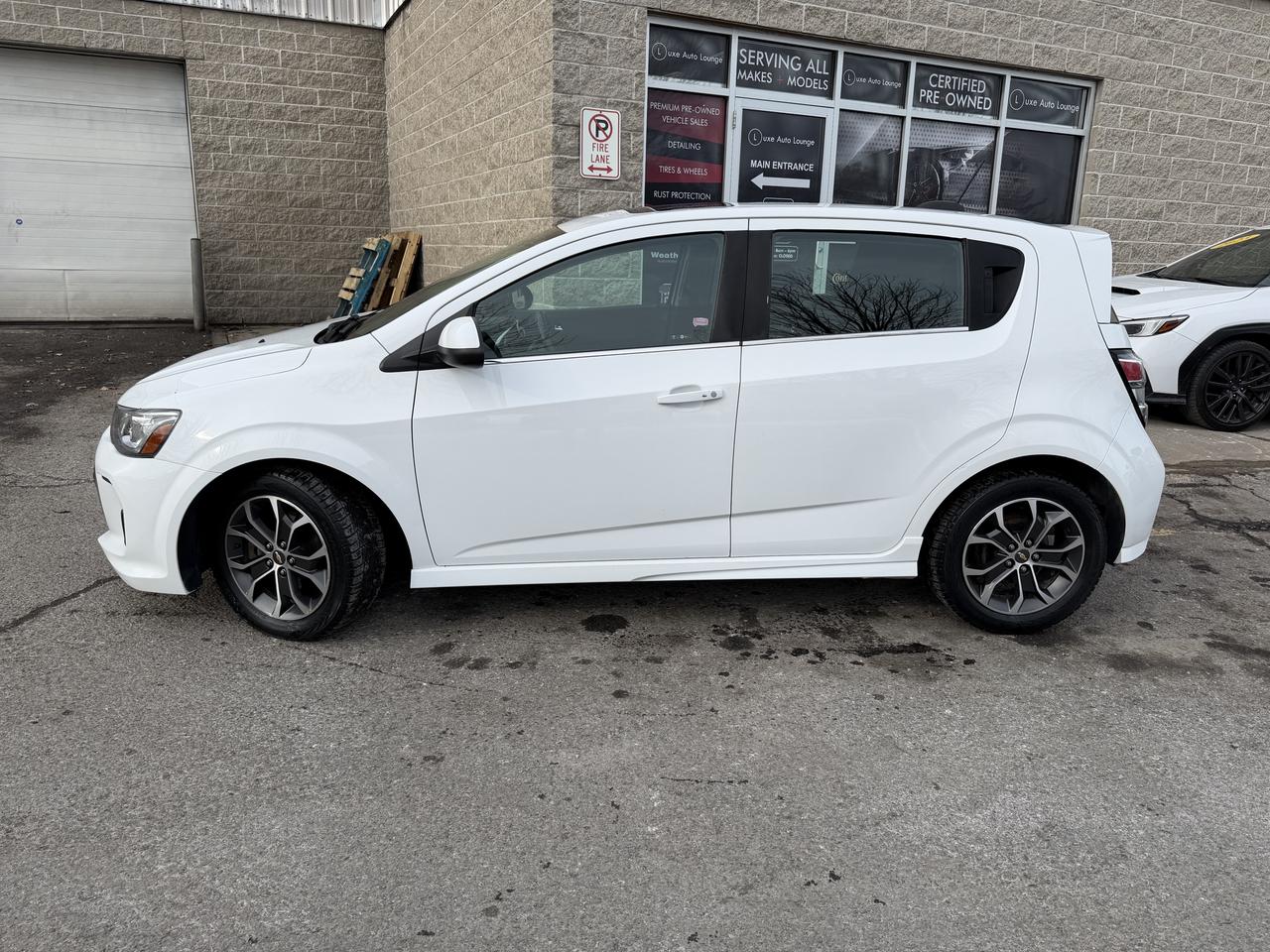 2017 Chevrolet Sonic LT - LOW KM, AUTO, SUNROOF, HEATED SEATS, B/U CAM! Photo