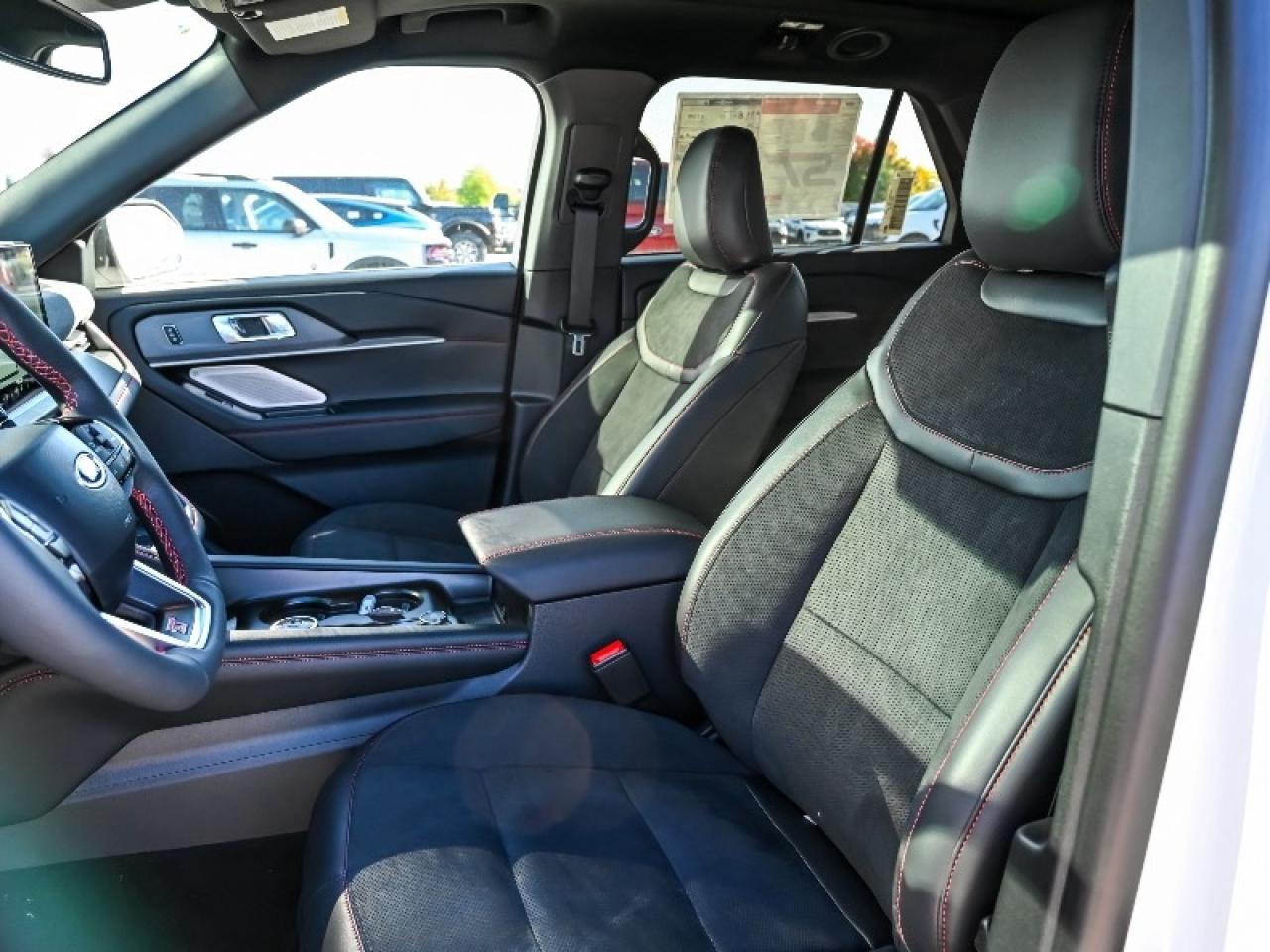 2025 Ford Explorer ST Photo