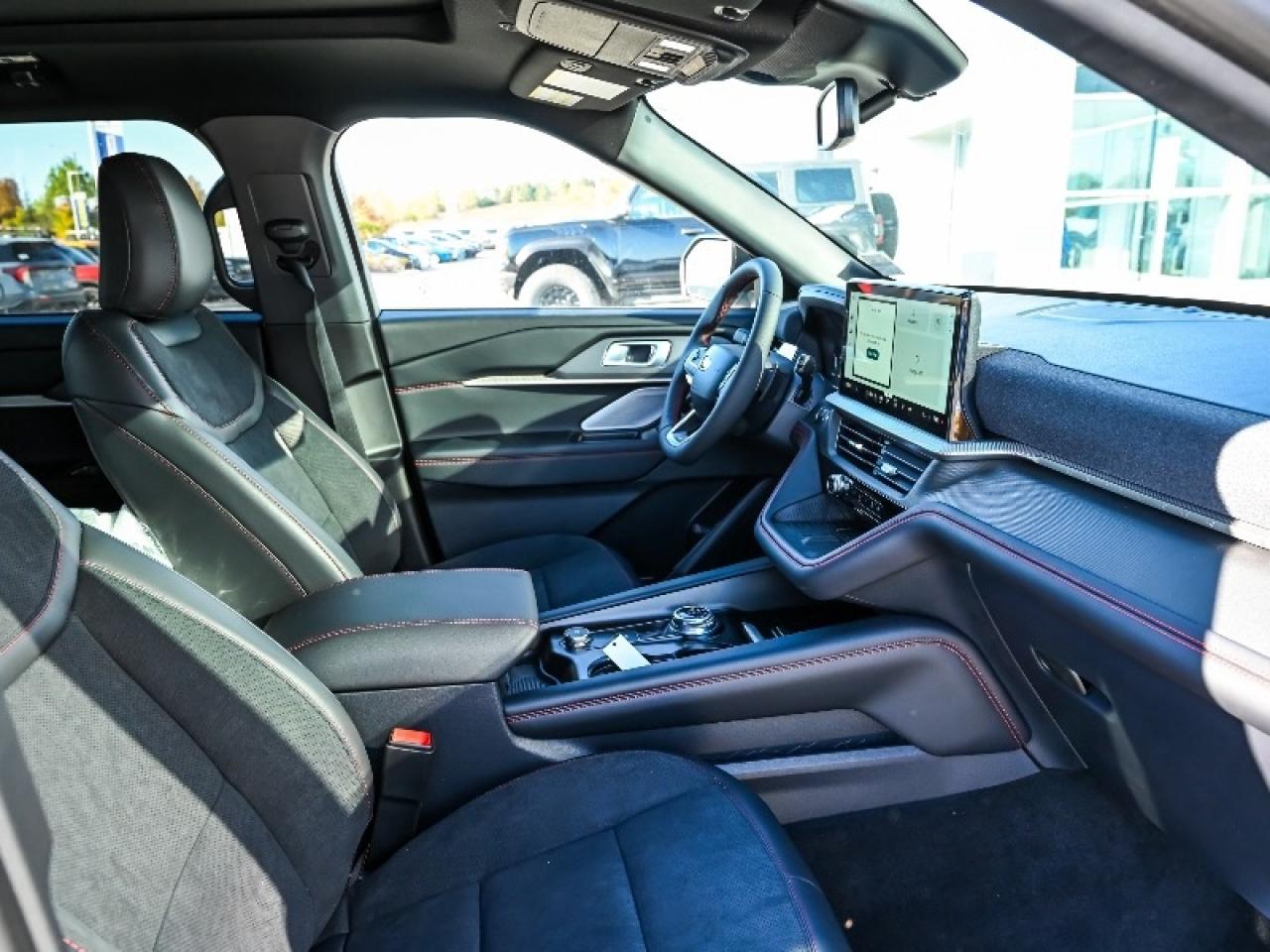 2025 Ford Explorer ST Photo