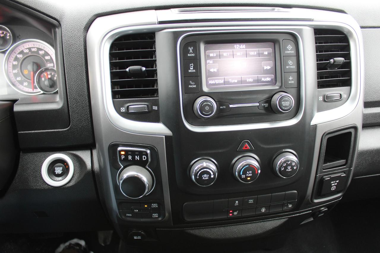 2022 RAM 1500 Classic SLT Photo4