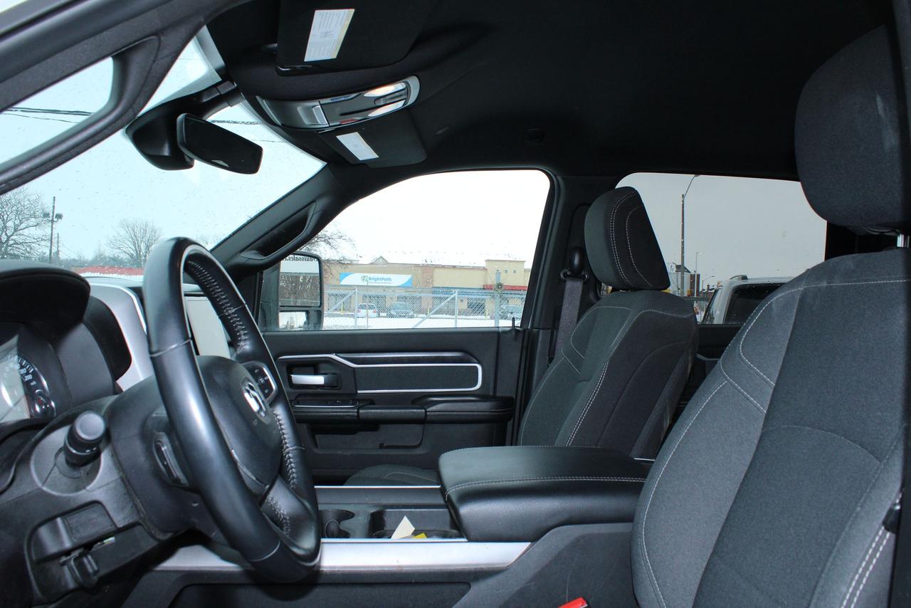 2023 RAM 3500 Big Horn Photo