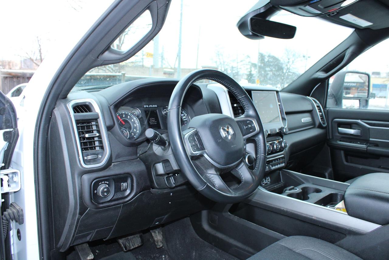 2023 RAM 3500 Big Horn Photo