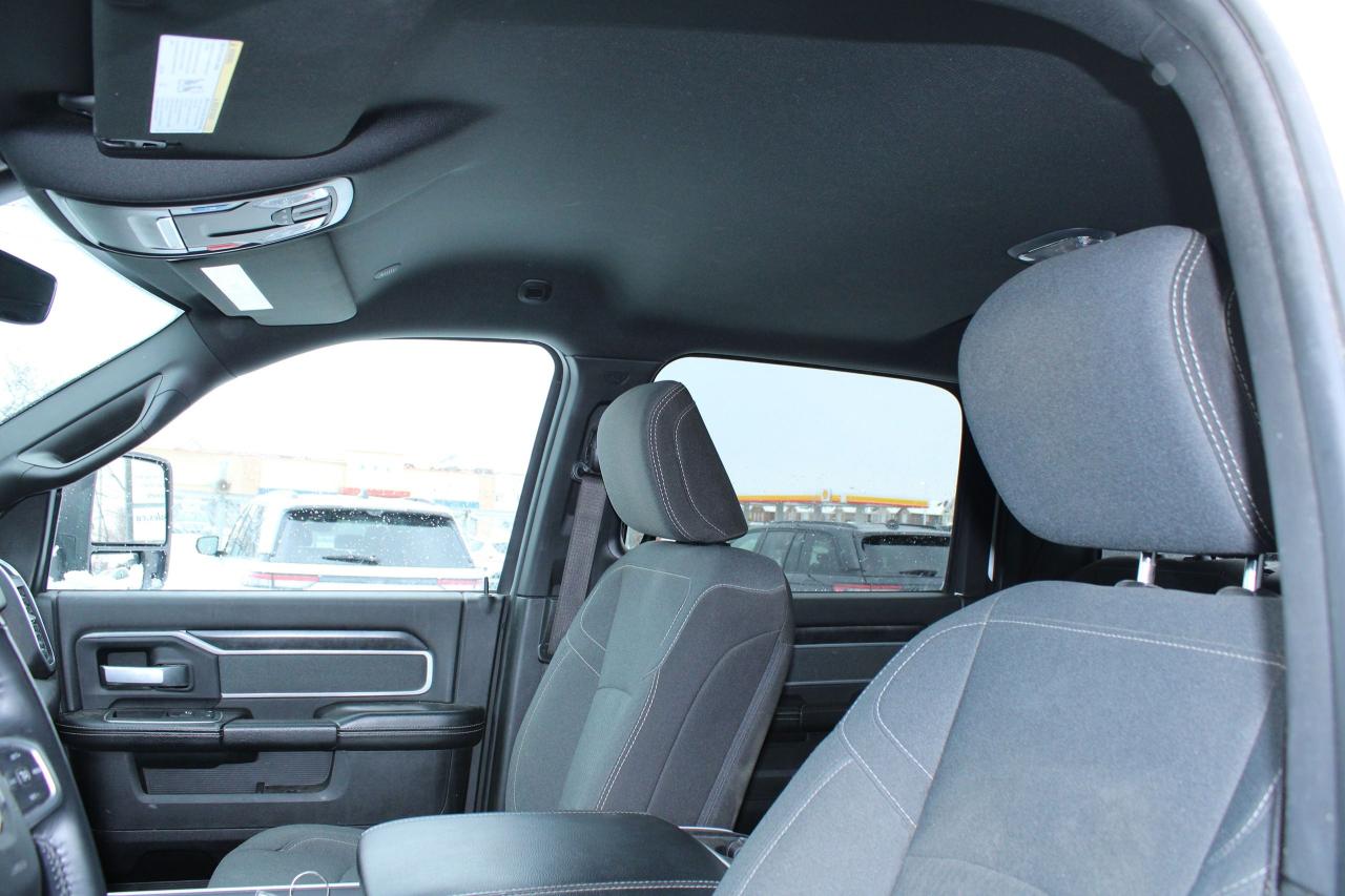 2023 RAM 3500 Big Horn Photo