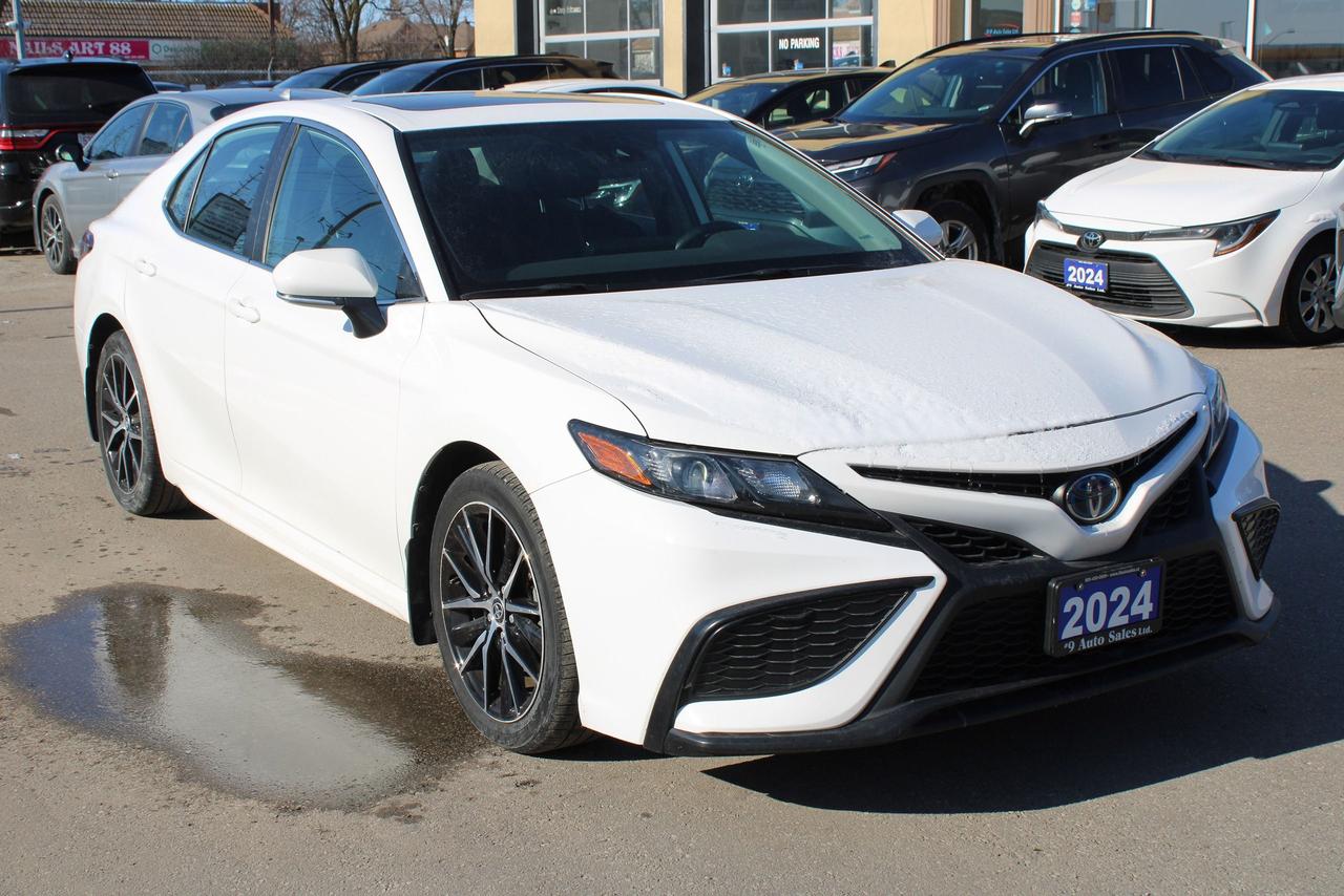 2024 Toyota Camry HYBRID SE Photo