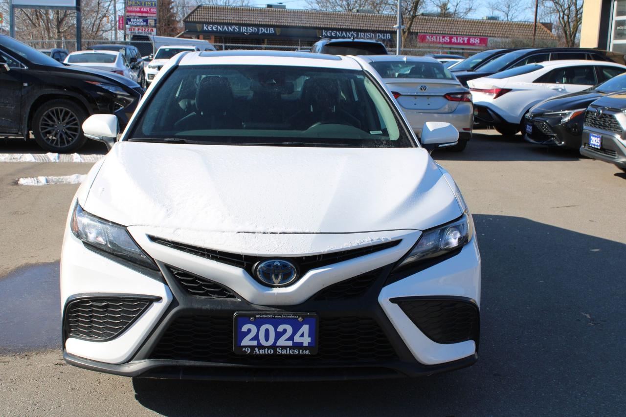 2024 Toyota Camry HYBRID SE Photo
