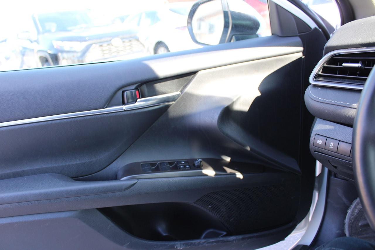 2024 Toyota Camry HYBRID SE Photo