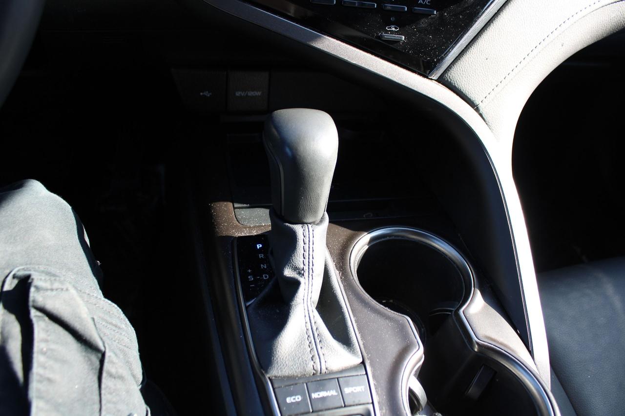 2024 Toyota Camry HYBRID SE Photo