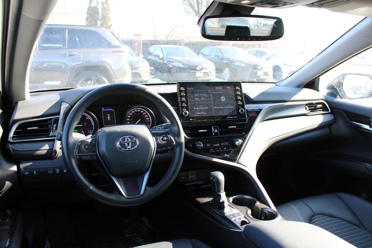 2024 Toyota Camry HYBRID SE Photo