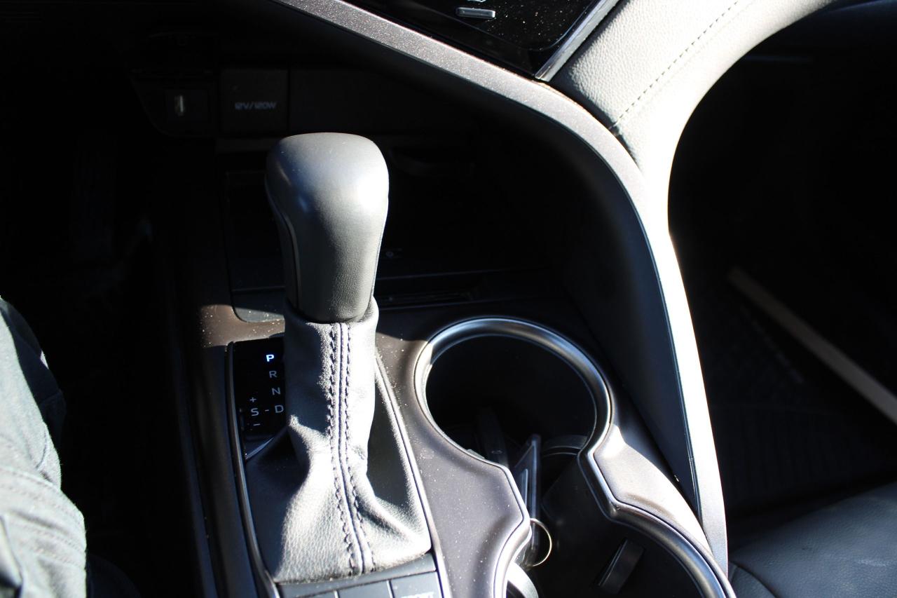 2024 Toyota Camry HYBRID SE Photo