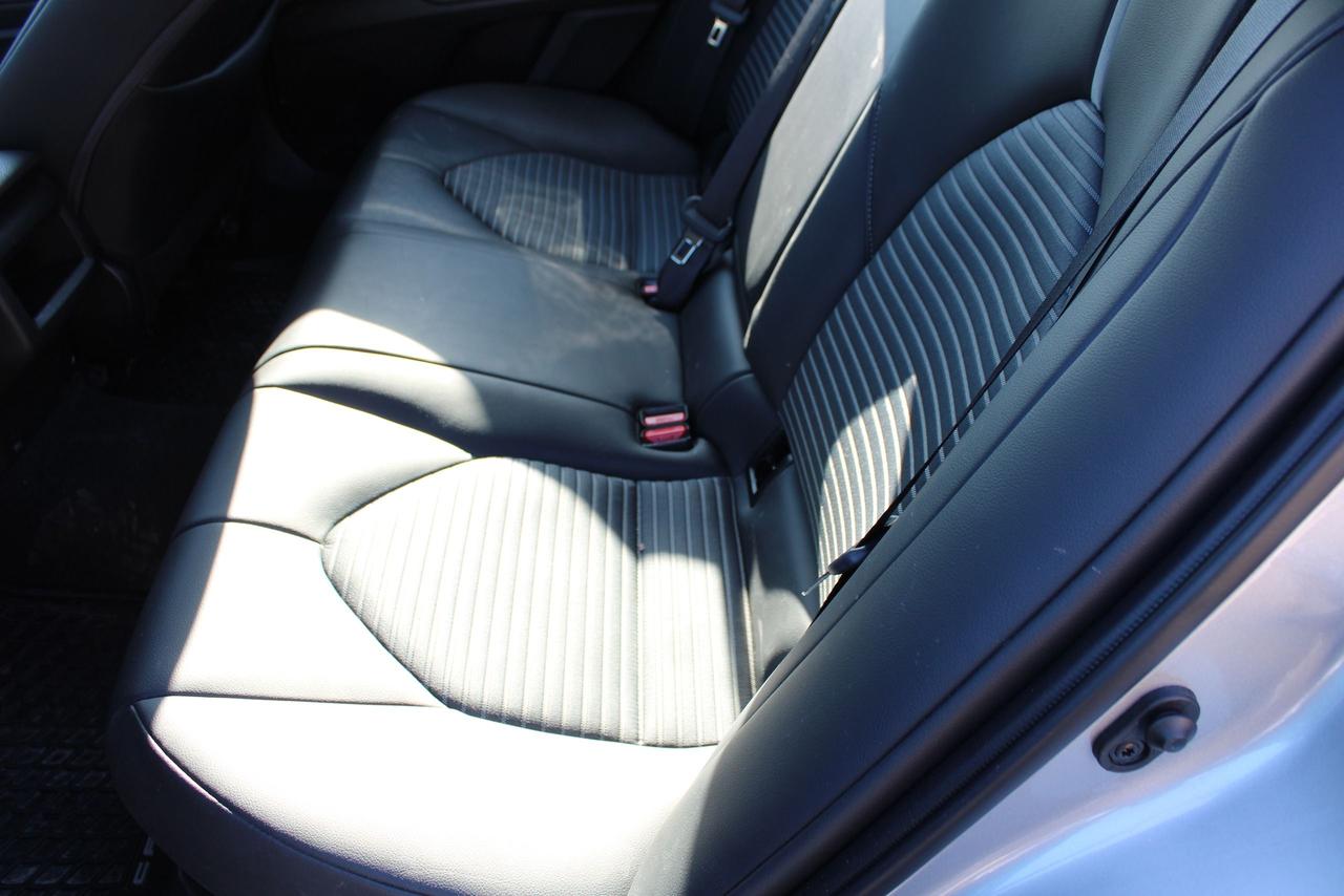 2024 Toyota Camry HYBRID SE Photo