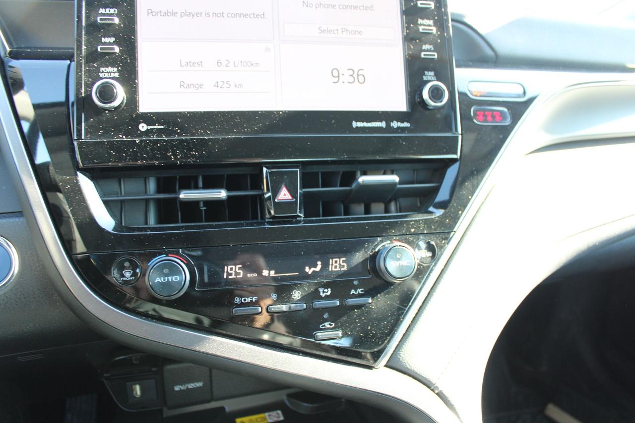 2024 Toyota Camry HYBRID SE Photo