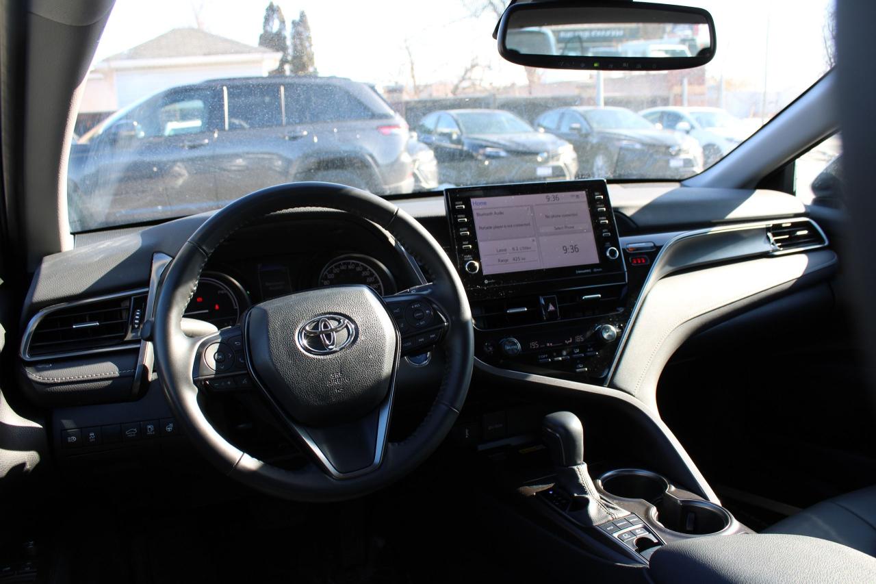 2024 Toyota Camry HYBRID SE Photo