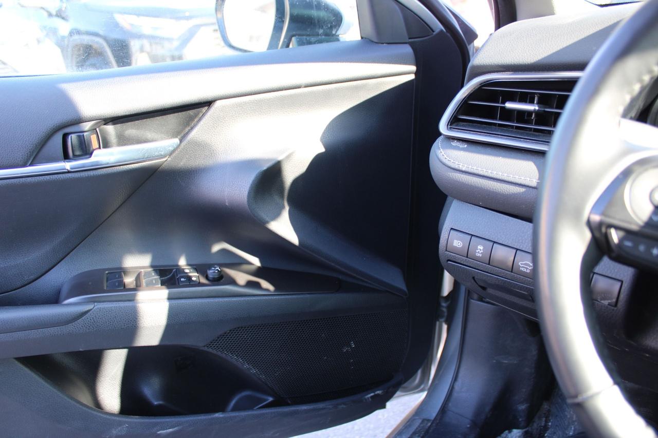 2024 Toyota Camry HYBRID SE Photo