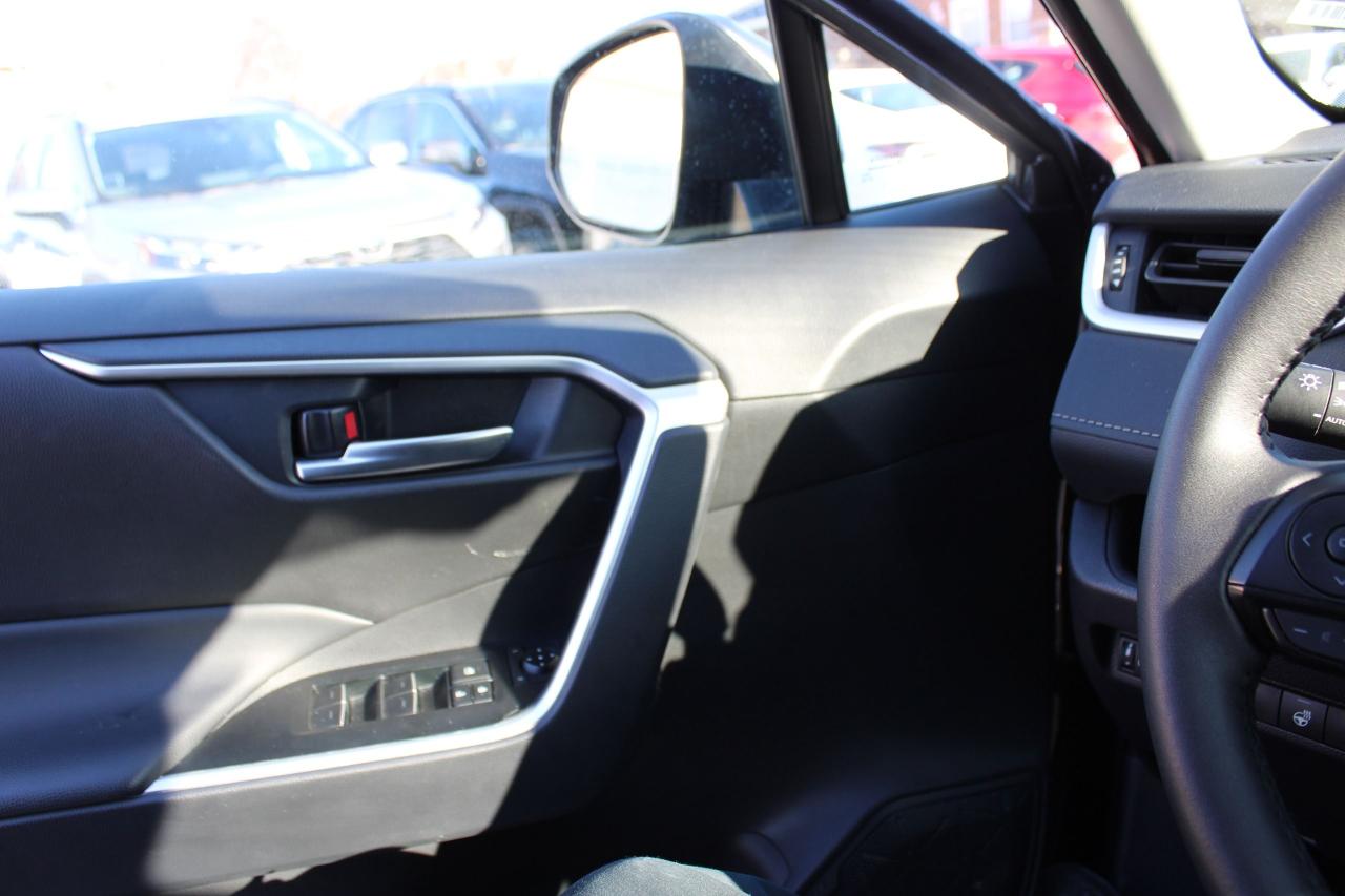 2025 Toyota RAV4 XLE Photo