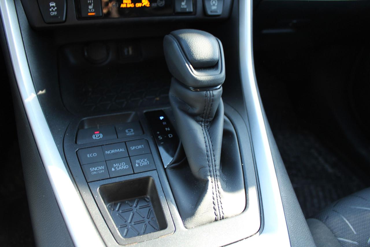 2025 Toyota RAV4 XLE Photo