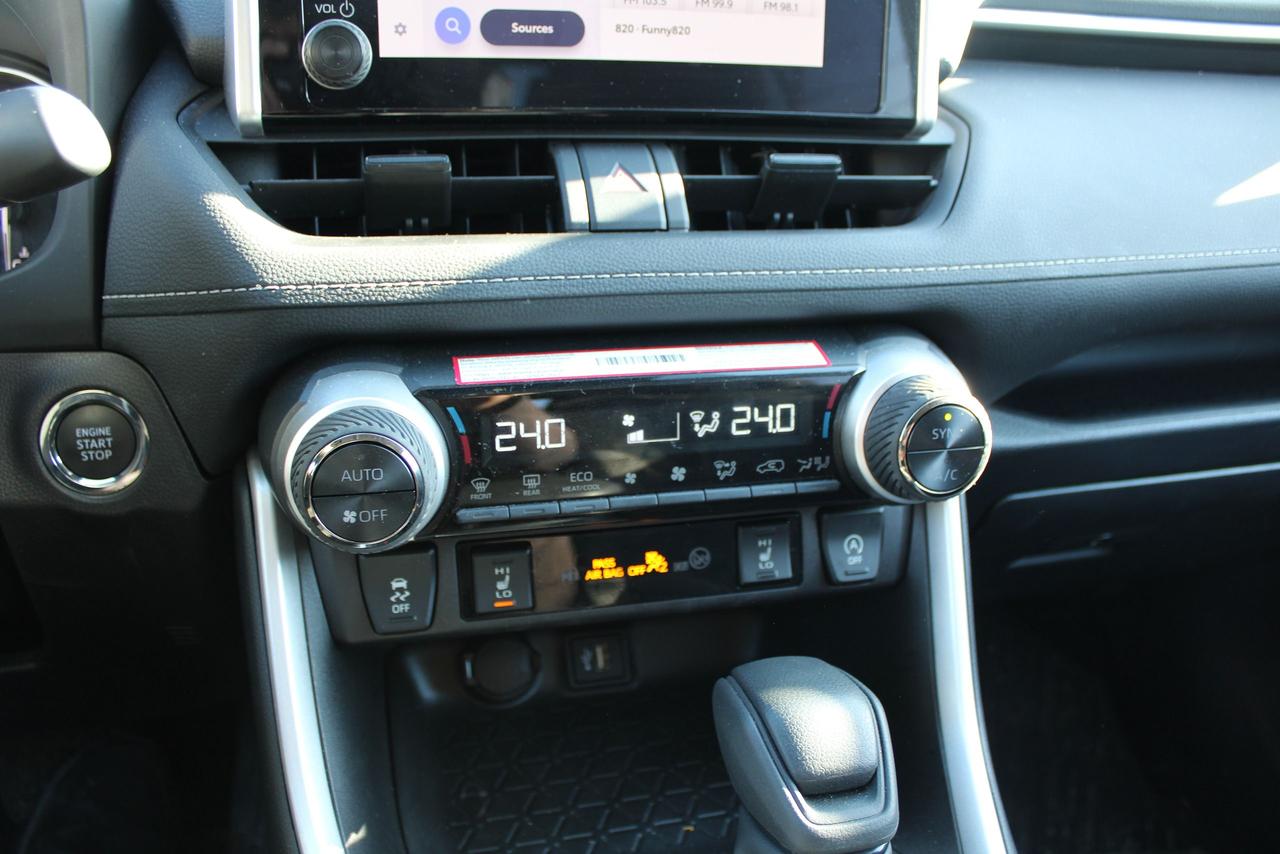 2025 Toyota RAV4 XLE Photo