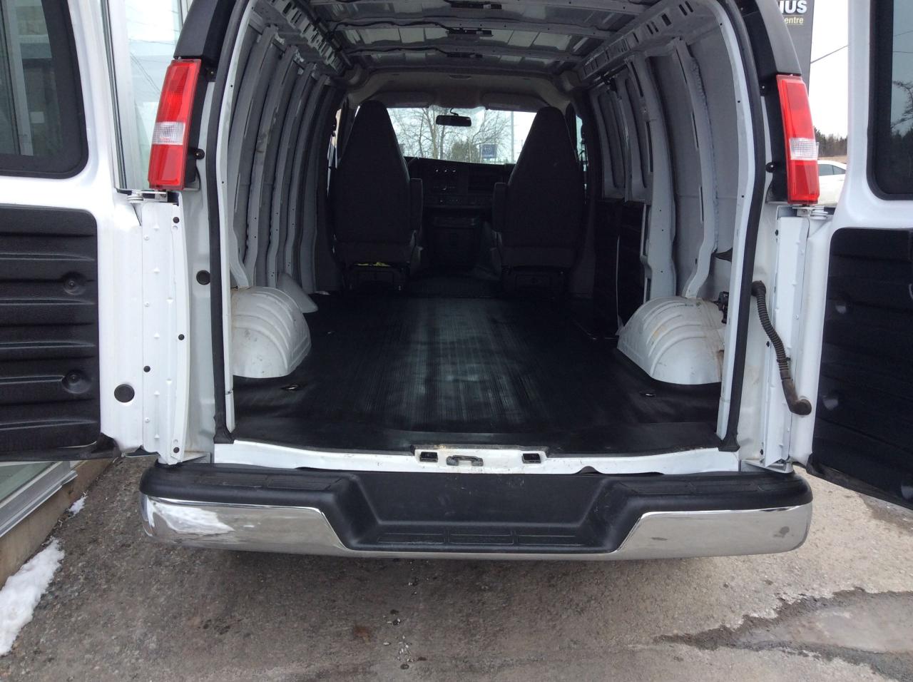 2023 GMC Savana Cargo Van Cargo Photo