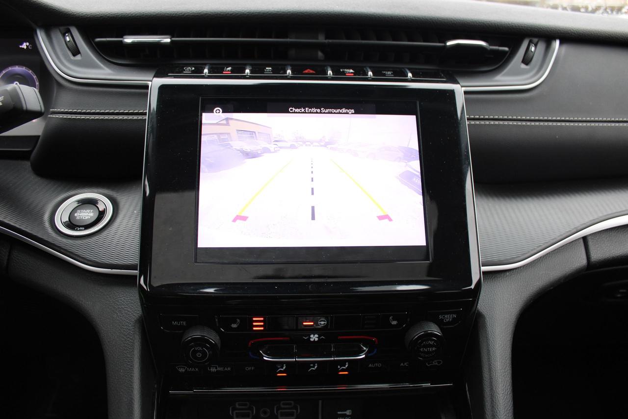 2023 Jeep Grand Cherokee Laredo Photo