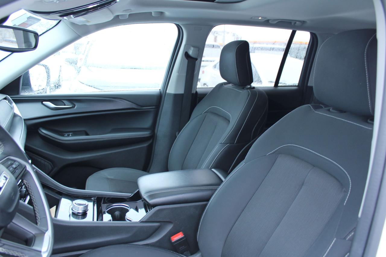 2023 Jeep Grand Cherokee Laredo Photo