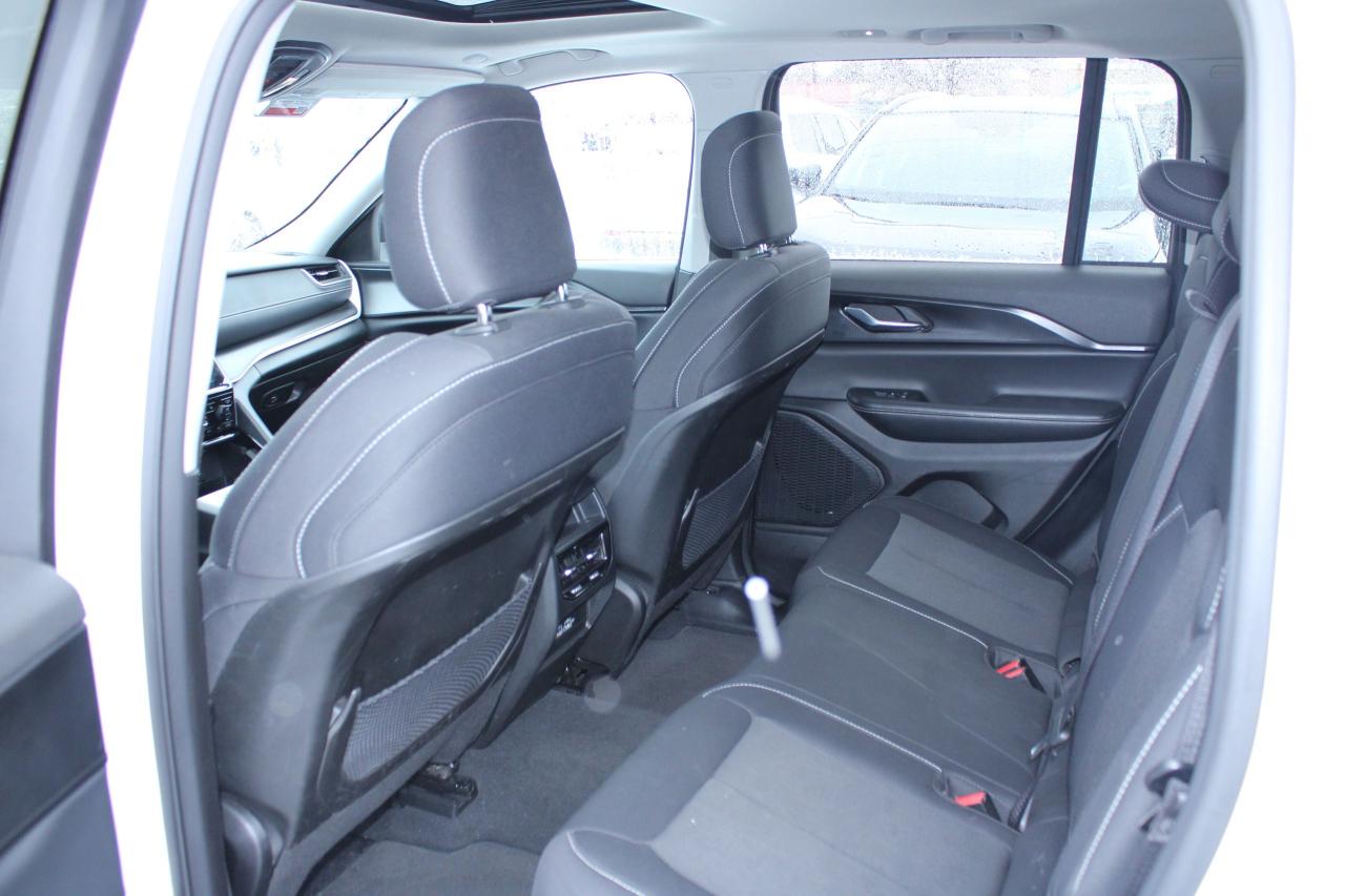 2023 Jeep Grand Cherokee Laredo Photo