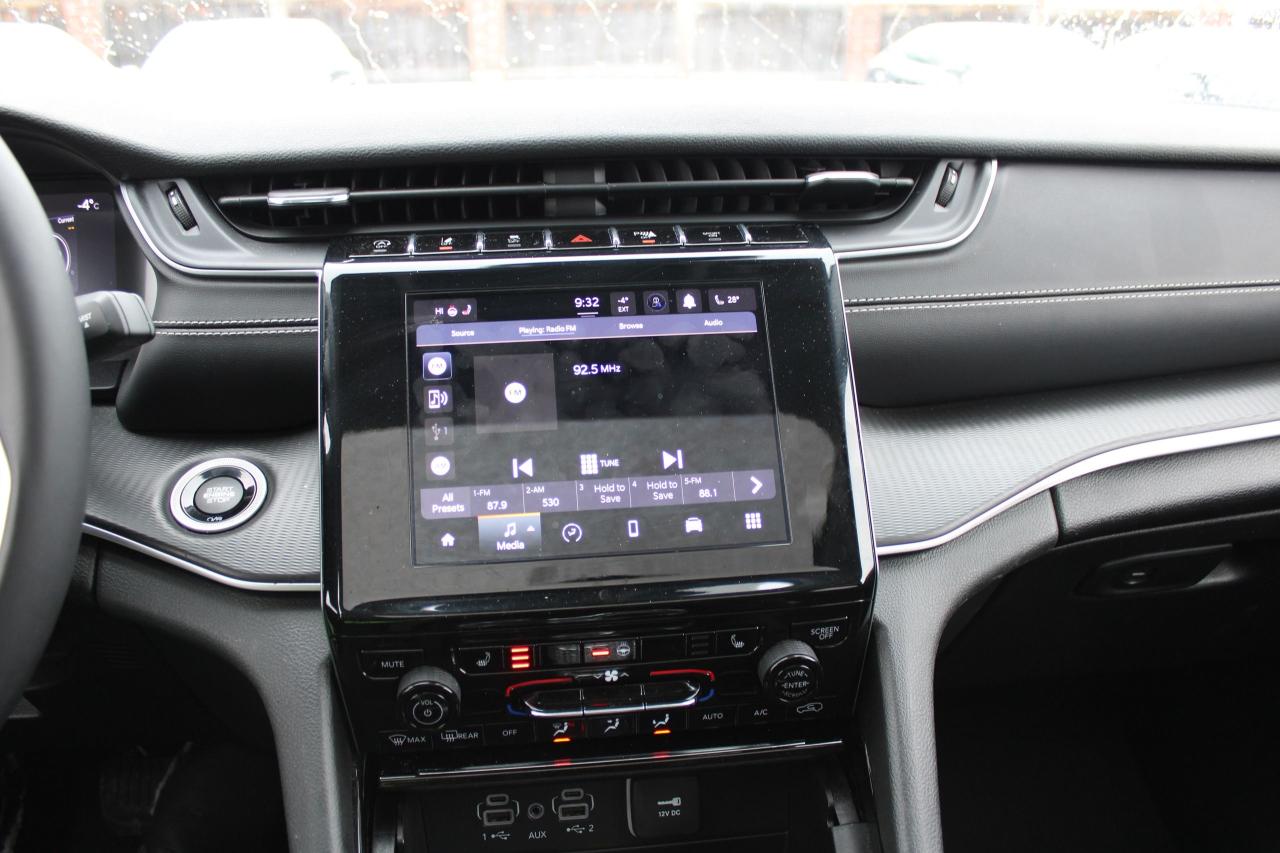 2023 Jeep Grand Cherokee Laredo Photo