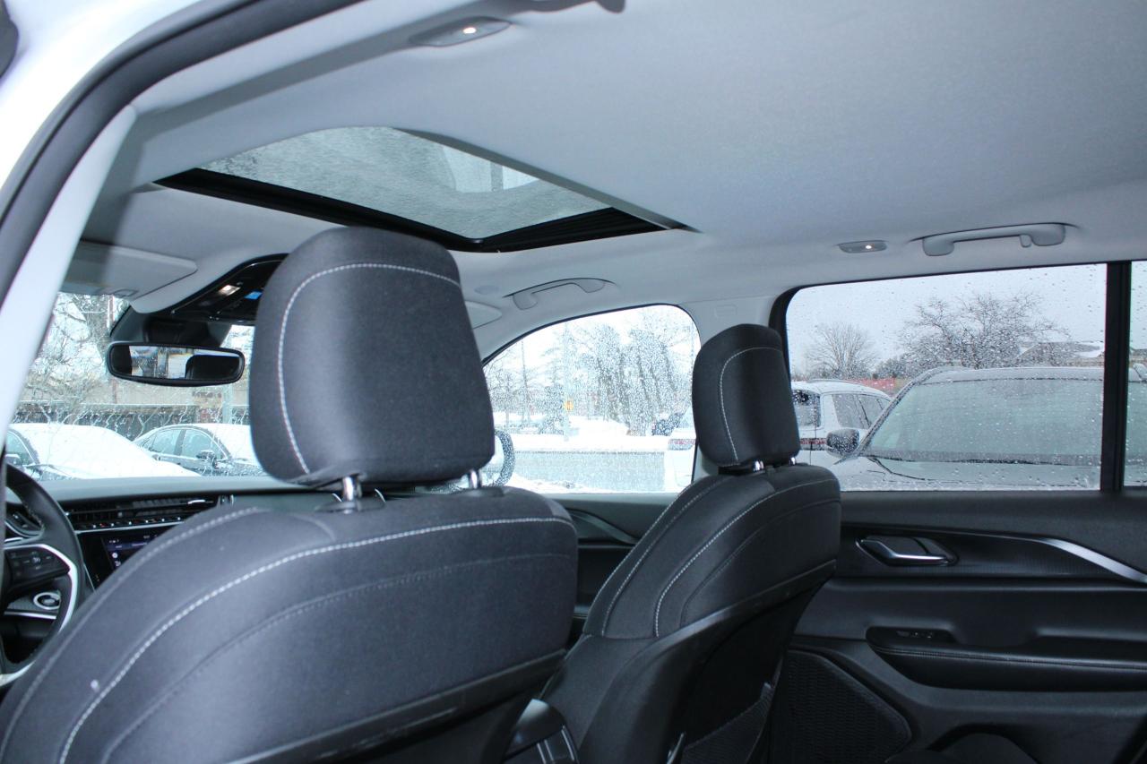 2023 Jeep Grand Cherokee Laredo Photo