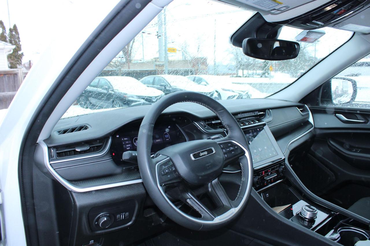 2023 Jeep Grand Cherokee Laredo Photo