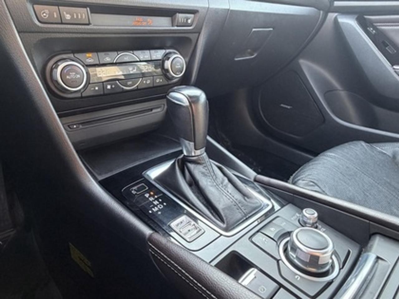 2018 Mazda MAZDA3 GT Photo