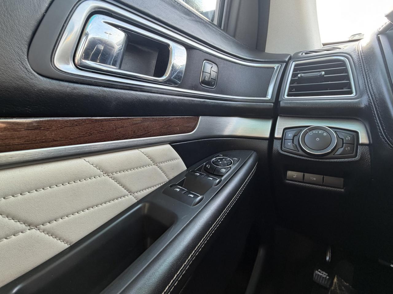 2017 Ford Explorer Platinum Awd Photo