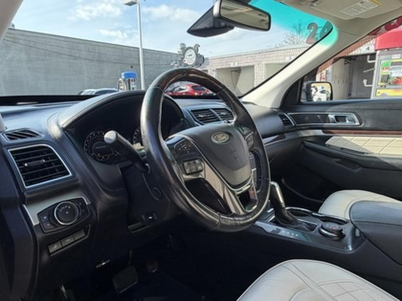 2017 Ford Explorer Platinum Awd Photo