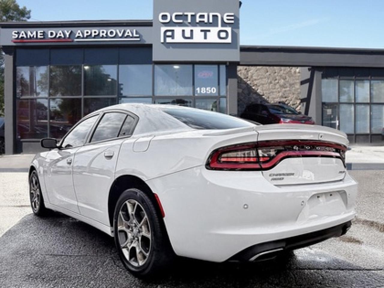 2017 Dodge Charger SXT AWD Photo