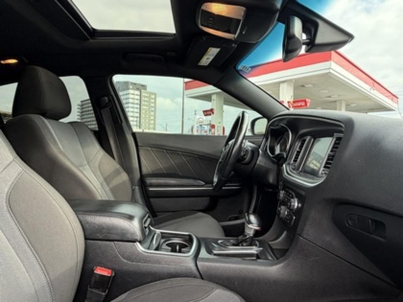 2017 Dodge Charger SXT AWD Photo