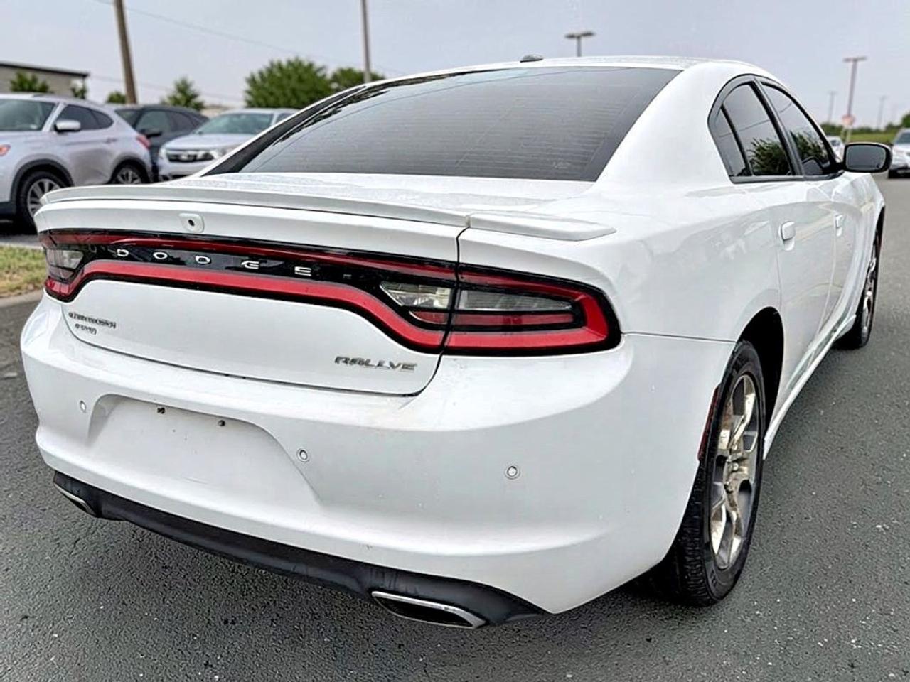 2017 Dodge Charger 4dr Sdn SXT AWD Photo