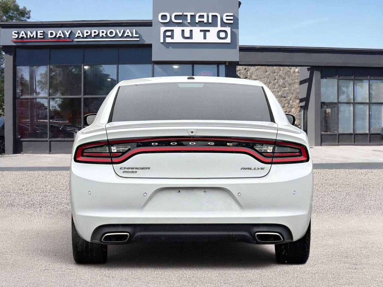 2017 Dodge Charger 4dr Sdn SXT AWD Photo
