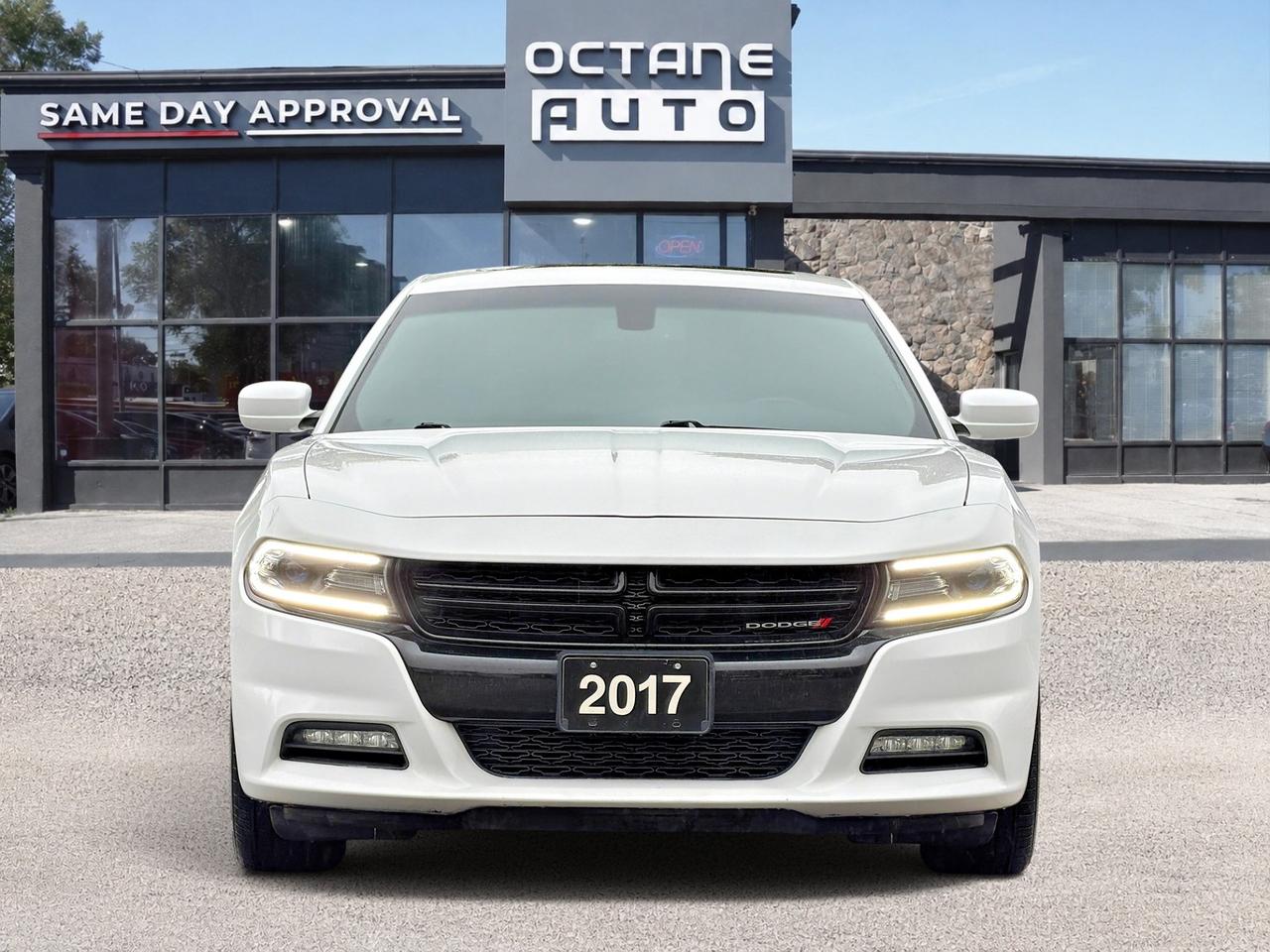 2017 Dodge Charger 4dr Sdn SXT AWD Photo1