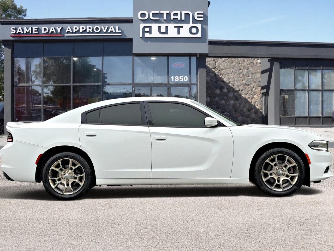 2017 Dodge Charger 4dr Sdn SXT AWD Photo