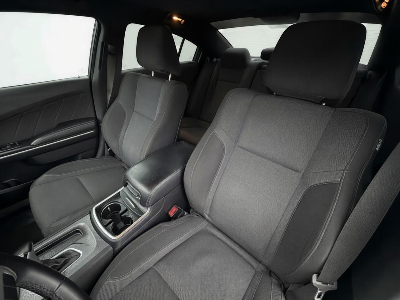 2017 Dodge Charger 4dr Sdn SXT AWD Photo