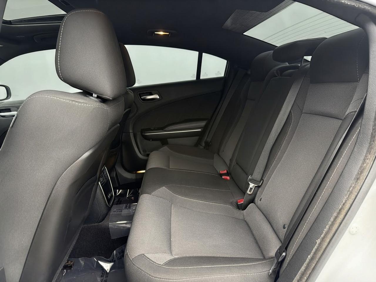2017 Dodge Charger 4dr Sdn SXT AWD Photo