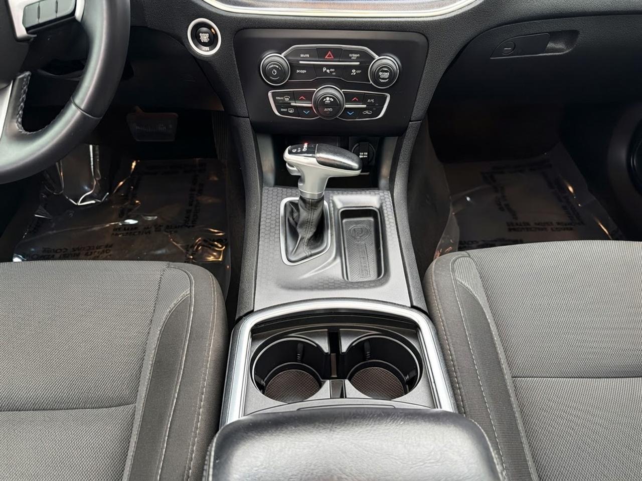 2017 Dodge Charger 4dr Sdn SXT AWD Photo