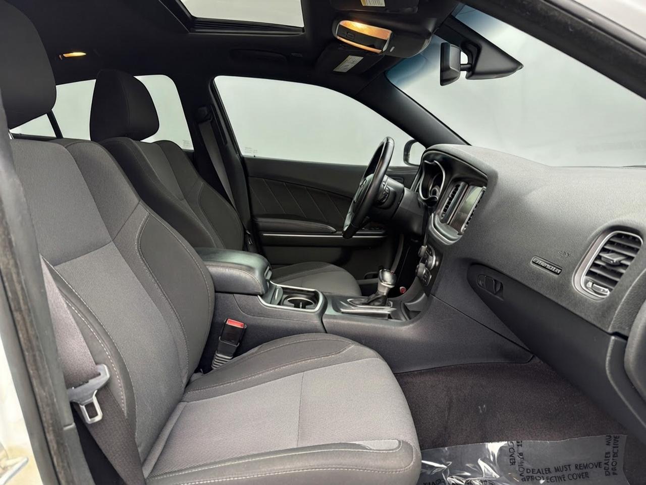 2017 Dodge Charger 4dr Sdn SXT AWD Photo