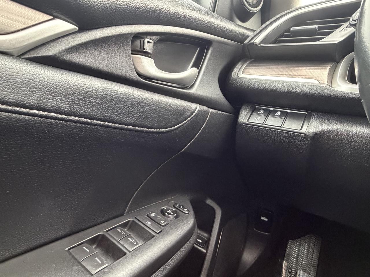 2021 Honda Civic Touring Sedan CVT Photo