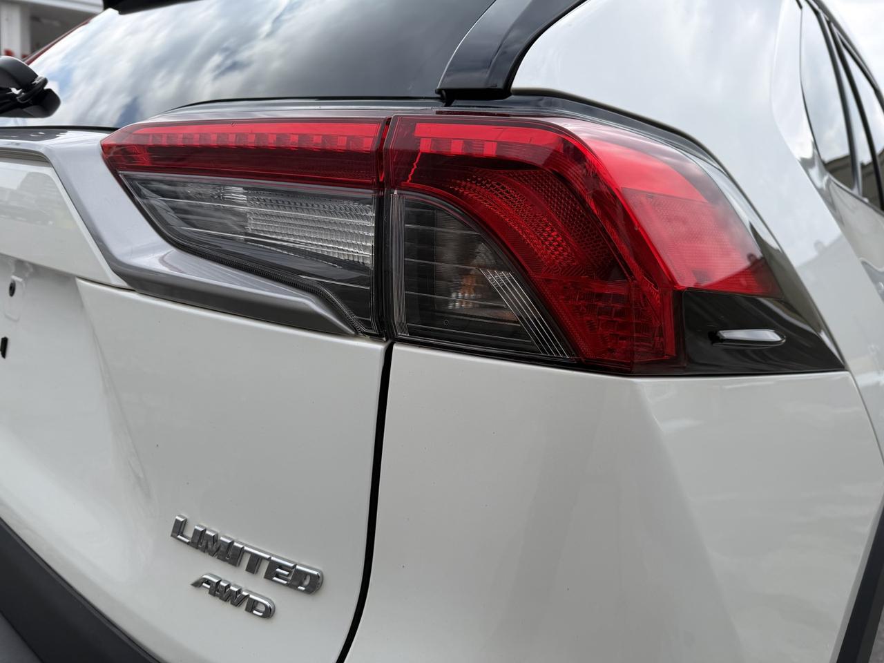 2019 Toyota RAV4 LIMITED AWD Photo