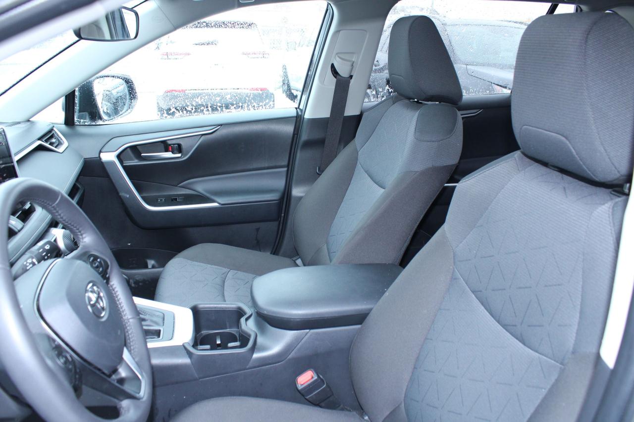 2025 Toyota RAV4 XLE Photo