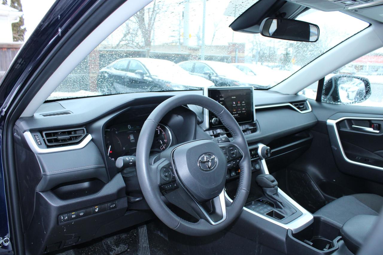 2025 Toyota RAV4 XLE Photo