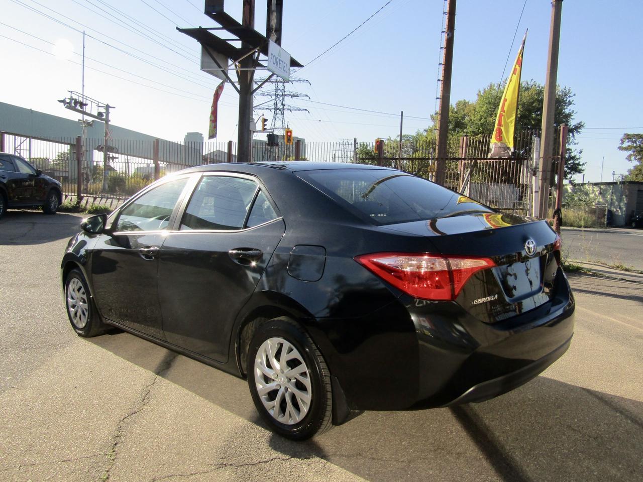 2018 Toyota Corolla LE Photo