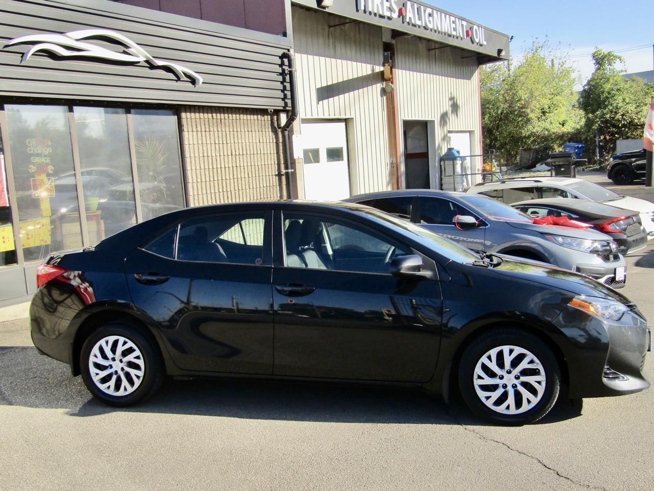 2018 Toyota Corolla LE Photo2