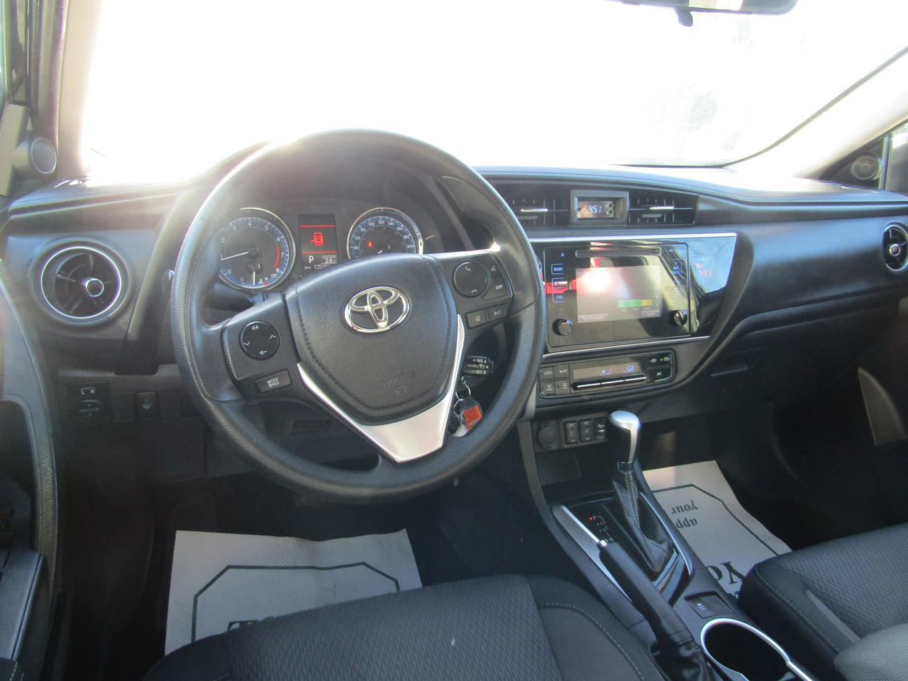 2018 Toyota Corolla LE Photo